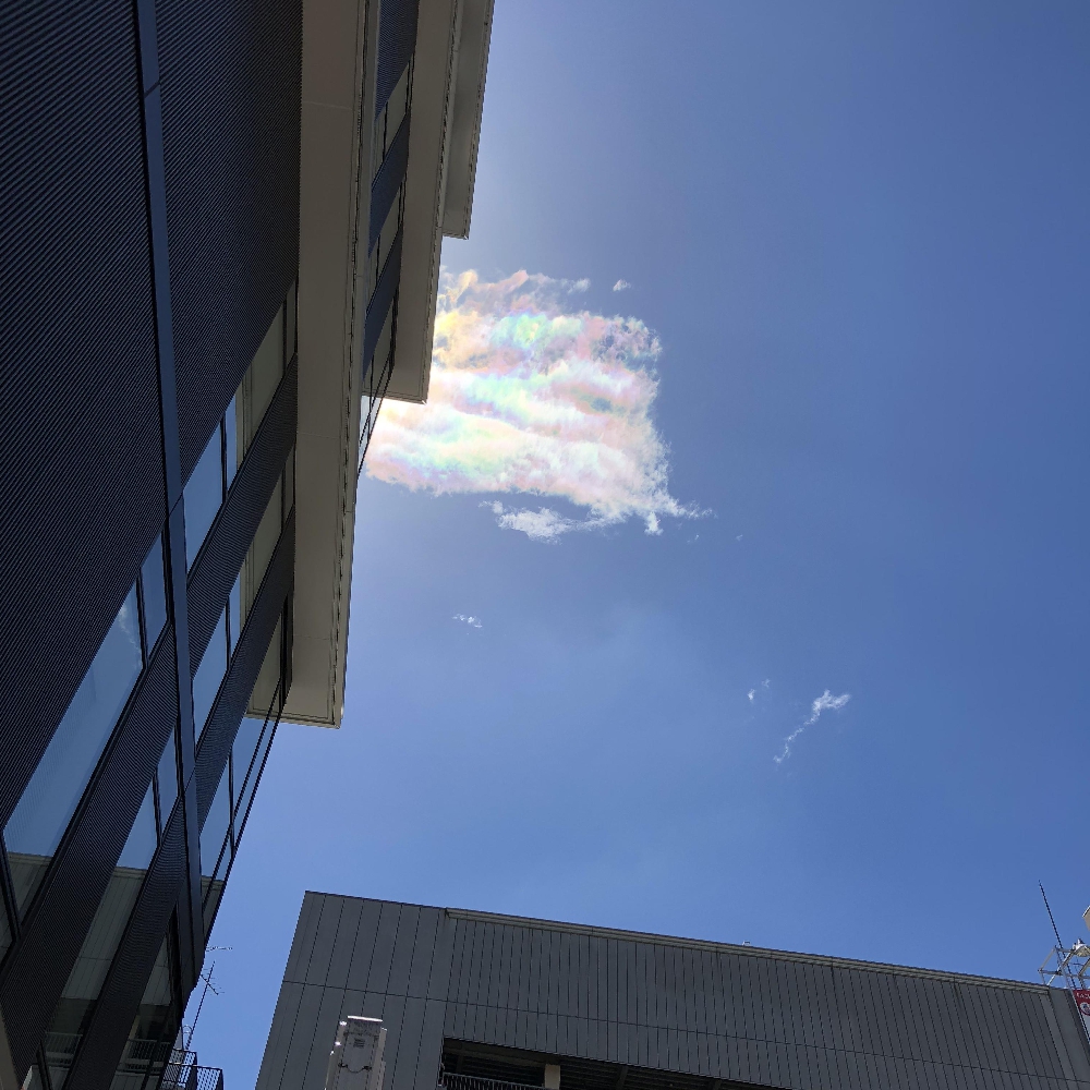 虹色の雲